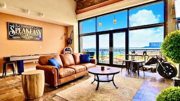 Smart TV, video games