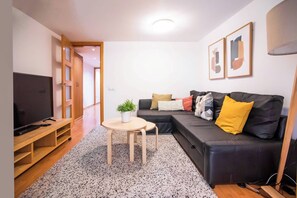 Smart TV - E3val1048 - Newly Decorated Flat closed to center (Barcelona)