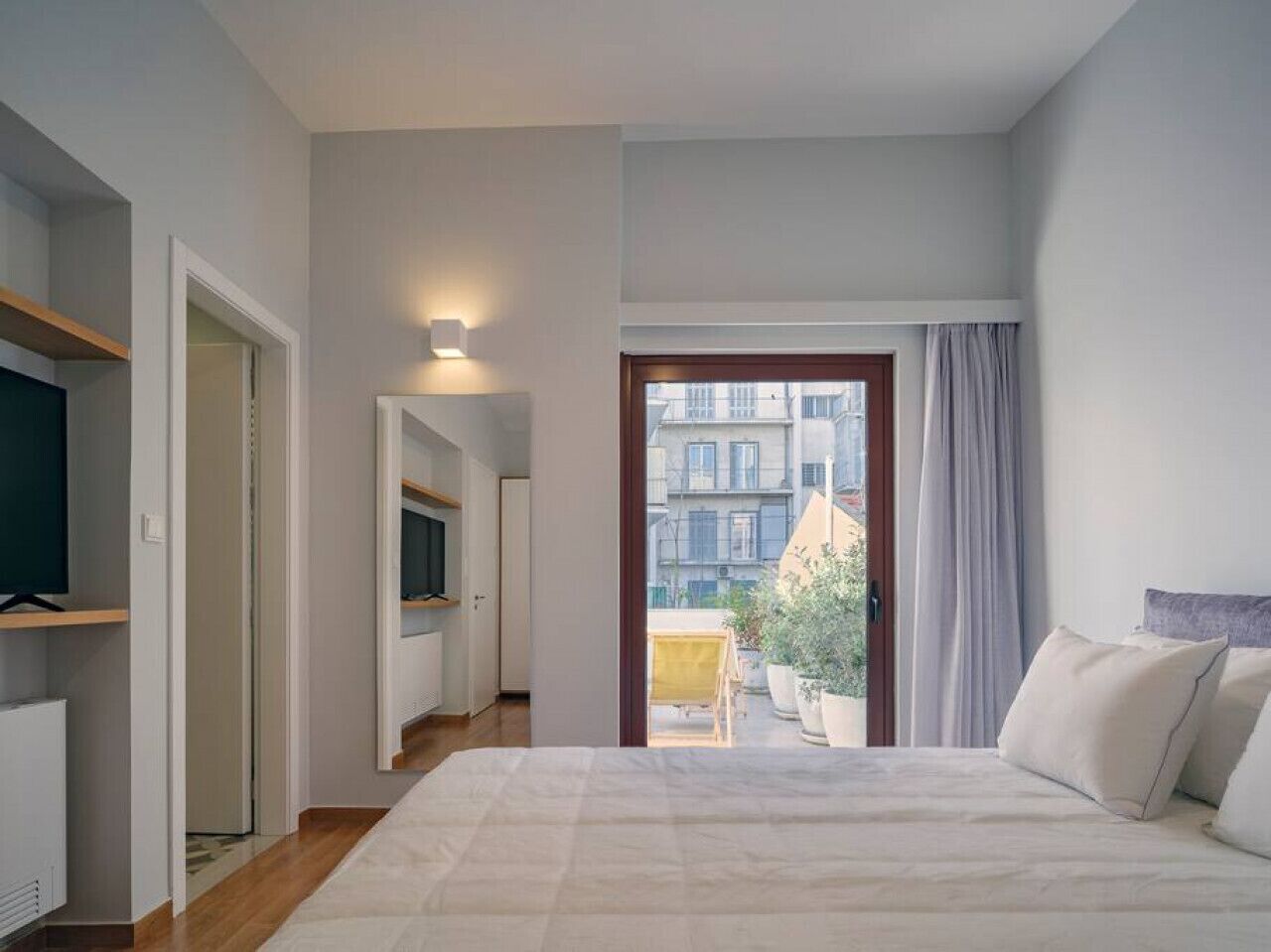 3 habitaciones, caja de seguridad en la habitación y escritorio 