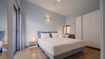 3 bedrooms, desk, iron/ironing board, free WiFi