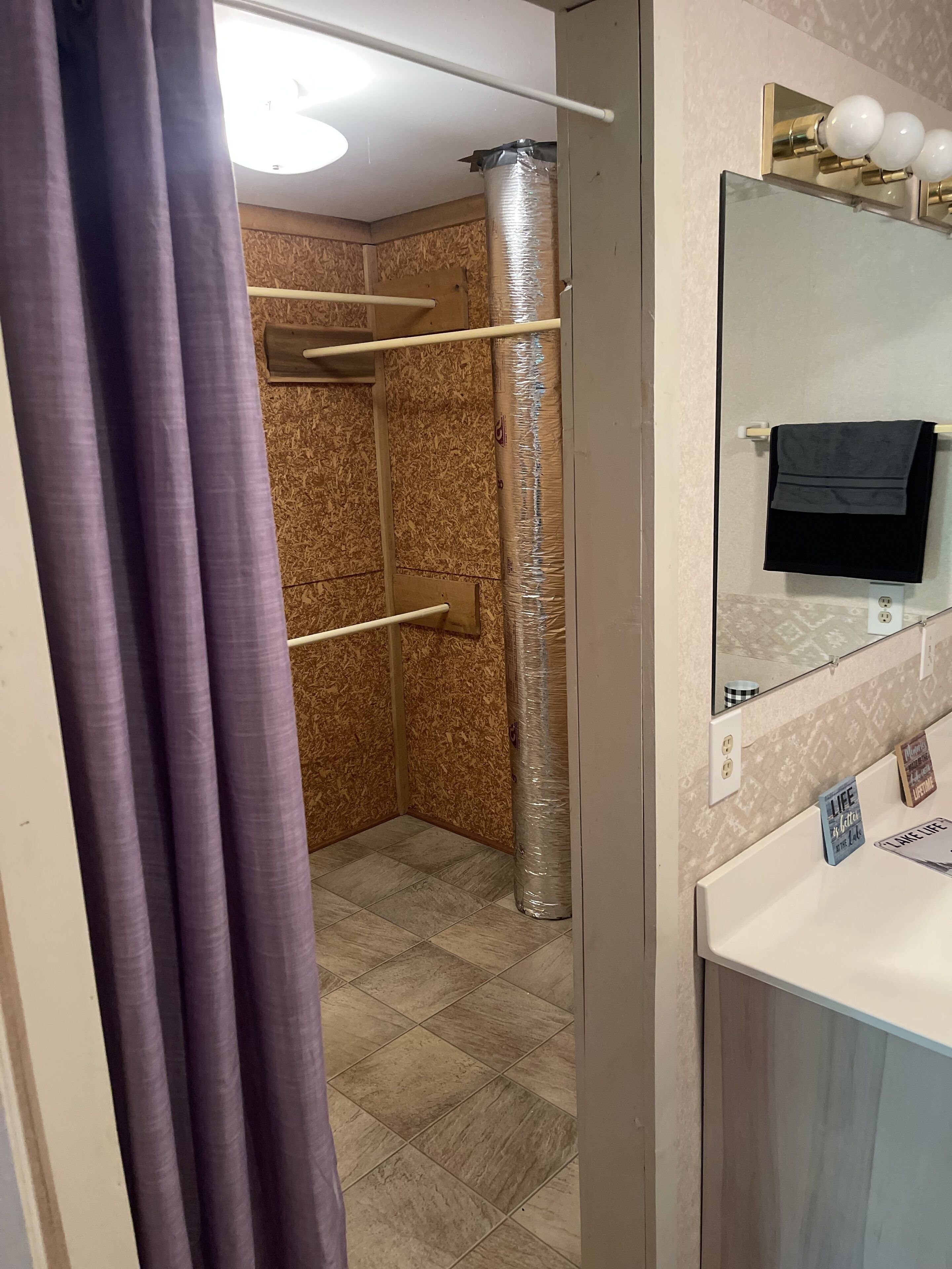 Toallas, jabón, papel de baño 