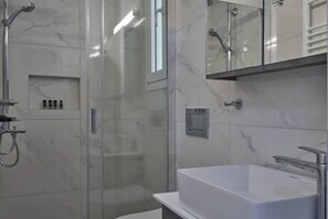 Hair dryer, towels - Bright 2bd Apt-Archeological Museum (Athina)
