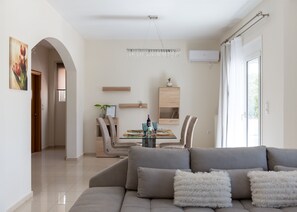 Smart TV, fireplace, books - Villa Hercules Refreshing Pool & Hydromassage  (Rethymno)