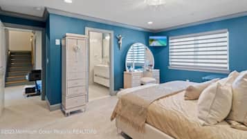 3 bedrooms, iron/ironing board, WiFi (free), bed sheets