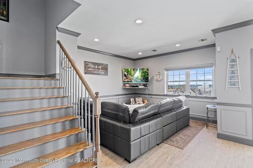Seaside Condo, 3BD+Bonus rm, 4 Bath, Rooftop deck-ocean/bay views, walk to beach