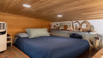 1 bedroom, desk, iron/ironing board, WiFi