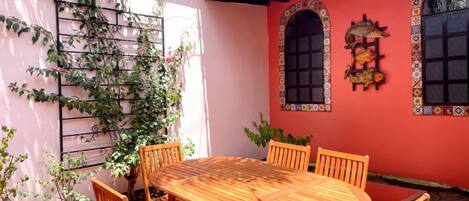 تناول الطعام بالخارج