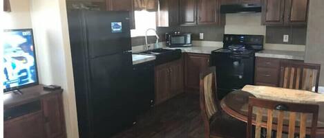 Micro-ondes, four, plaque de cuisson, lave-vaisselle