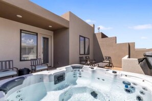 Tina de hidromasaje al aire libre