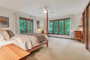 4 bedrooms, desk, iron/ironing board, travel cot - Salt Run Retreat| Trails, Decks, & Screened Porch (Granville)