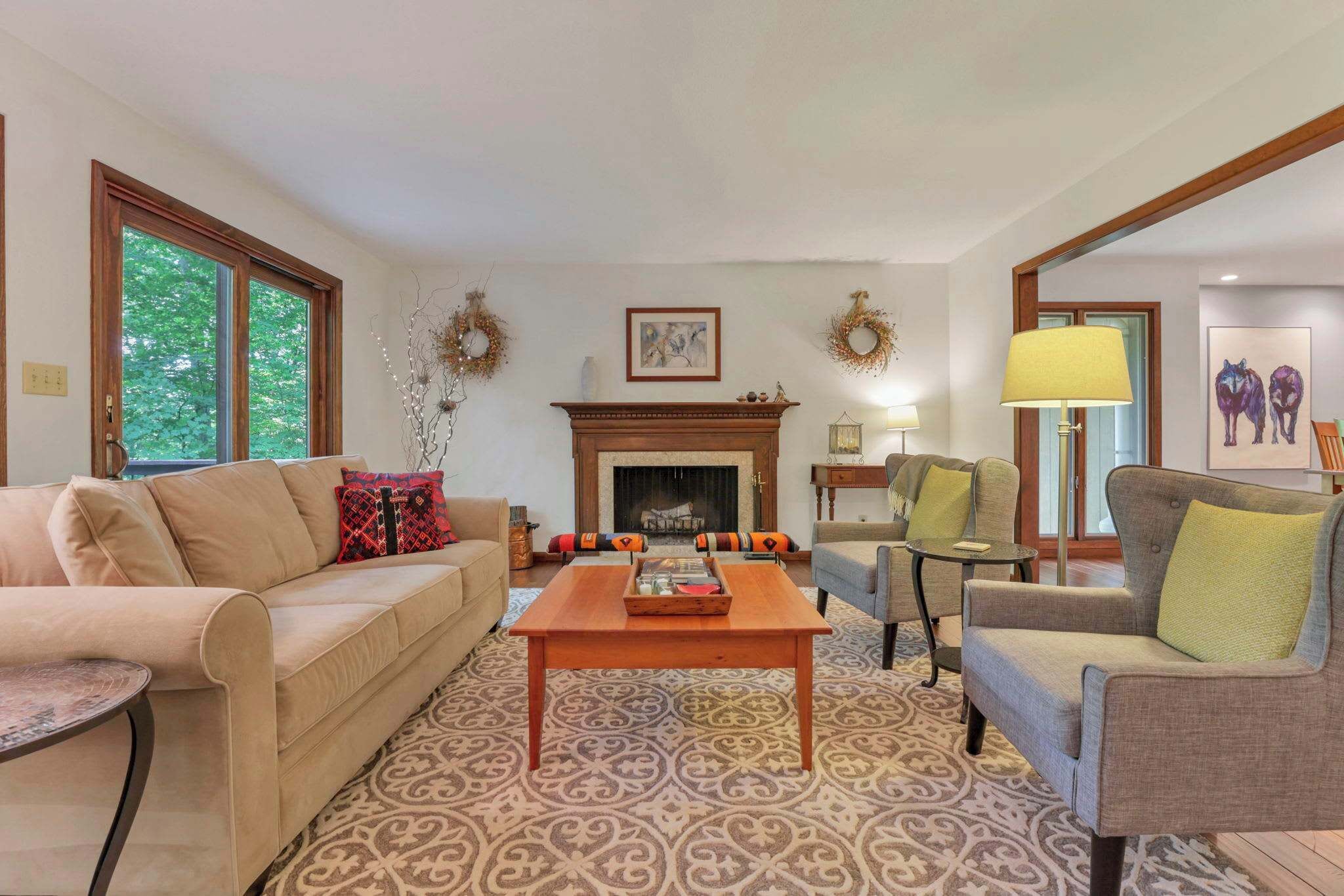 Fernseher, Kamin, Arbeitsbereiche