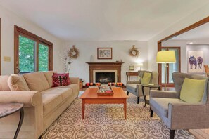 TV, fireplace, offices