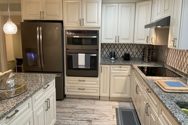 Refrigerador, microondas, horno, placa de cocina