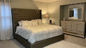 3 habitaciones, escritorio, tabla de planchar con plancha y wifi gratis