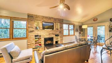 Älytelevisio, takka, kirjoja