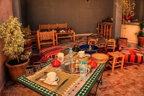 Outdoor dining - Haj Hamid, Riad 111 and Spa (Marrakech)