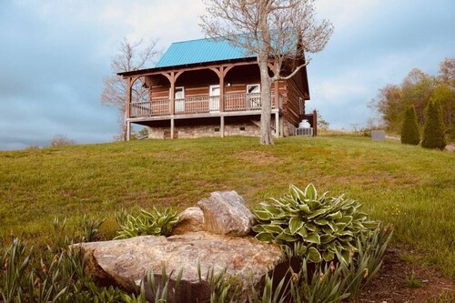 Blue Willow Cabin, high up on the hill with180 degree views.