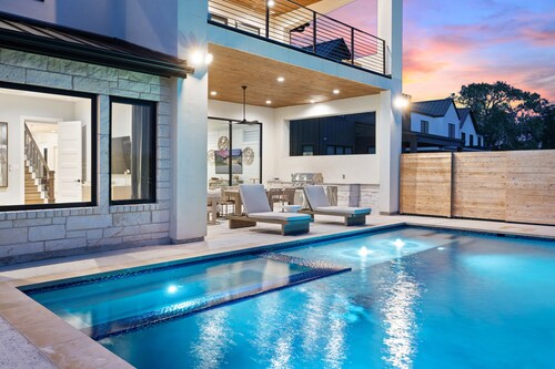 Luxe Lakefront Haven | Concierge Services