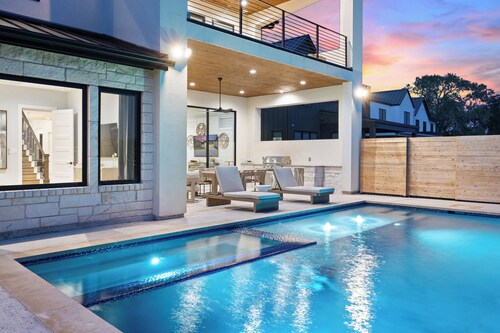 Luxe Lakefront Haven | Concierge Services