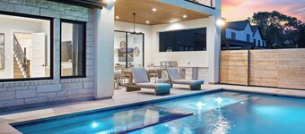 Luxe Lakefront Haven | Concierge Services