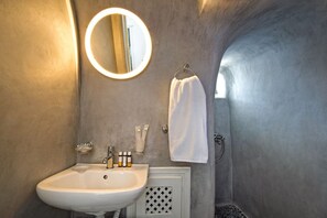 Serviettes fournies, shampoing