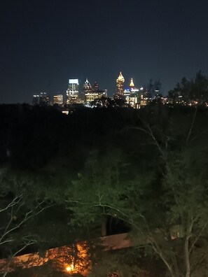 Property grounds - Cozy 10th Floor Peachtree Road apt. nestled between Buckhead and Midtown. (Atlanta)