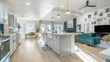 雪櫃、微波爐、焗爐、爐具