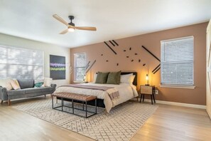 5 Schlafzimmer, Schreibtisch, Bügeleisen/Bügelbrett, kostenloses WLAN