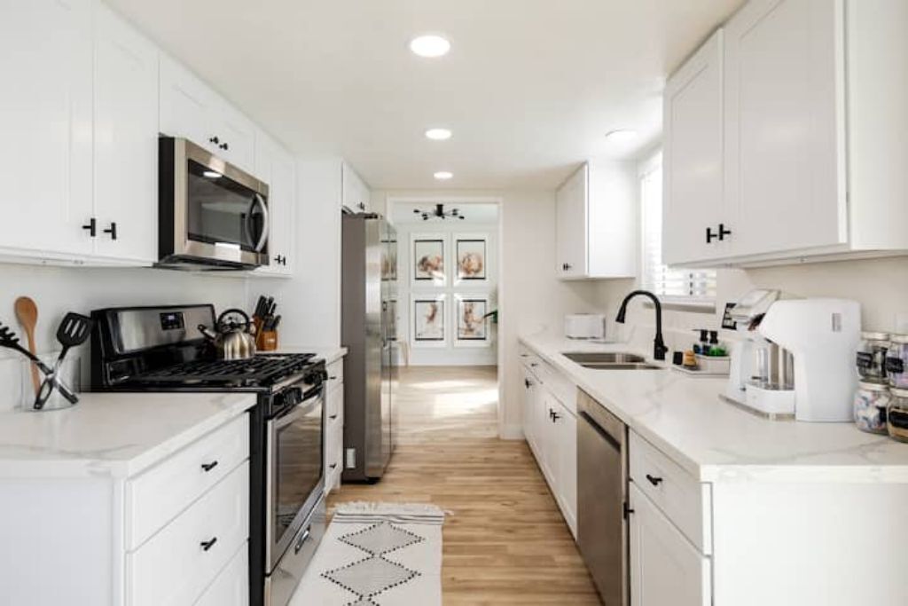 冰箱、微波炉、烤箱、炉灶