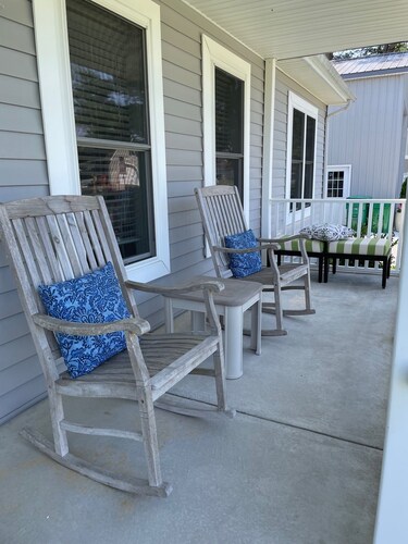 Spacious Oasis in Lewes minutes from the Beach, State Park, and Trail
