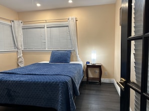 2 chambres, fer et planche à repasser, Wi-Fi, draps fournis