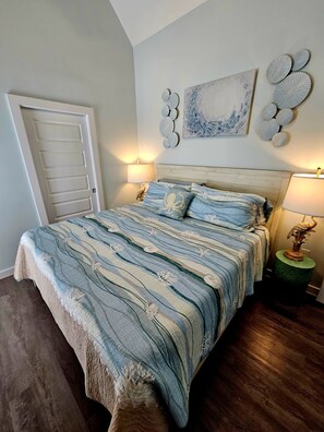 2 bedrooms, iron/ironing board, WiFi, bed sheets - Hightide Hideaway Beach Getaway. (Corpus Christi)
