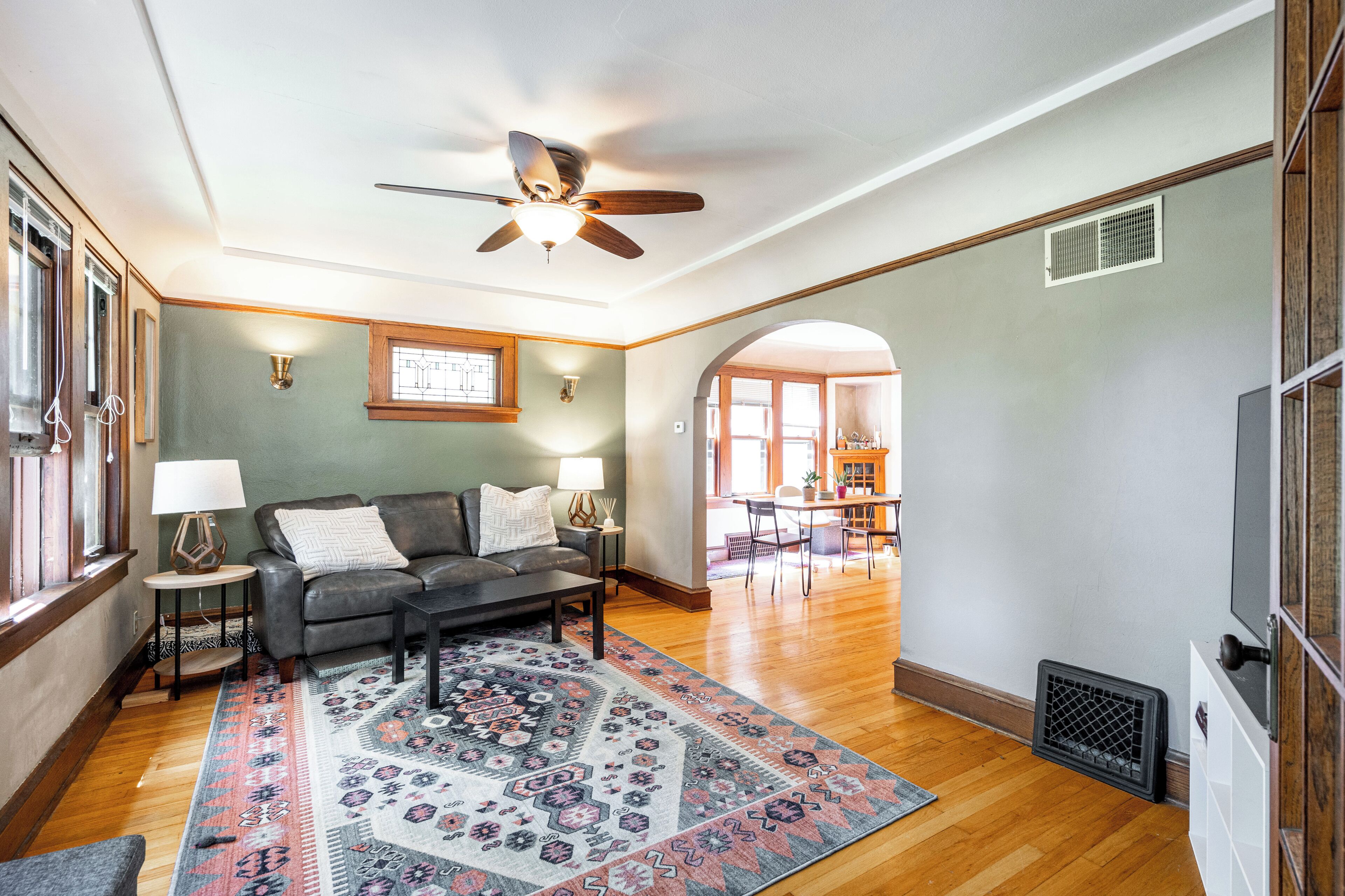 Upscale Lower Steps From Lake Michigan! lower NY