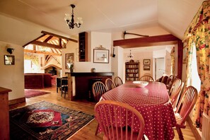 Dining - Little Orchard Cottage - sleeps 5 guests in 3 bedrooms (Bettystown)