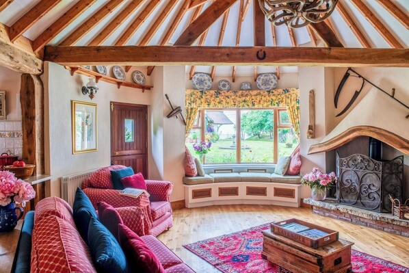 Living area - Little Orchard Cottage - sleeps 5 guests in 3 bedrooms (Bettystown)