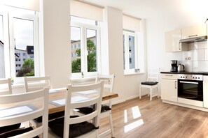 Kühlschrank, Ofen, Herdplatte, Geschirrspüler