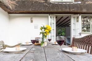 Outdoor dining - Picture postcard Thatched cottage in the forest (Sway)