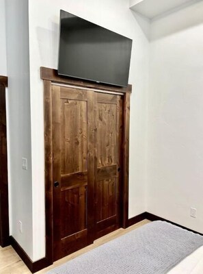 1 bedroom, WiFi, bed sheets - Brand New Studio near Glacier Park (Columbia Falls)
