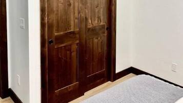 1 bedroom, travel crib, WiFi (free), bed sheets