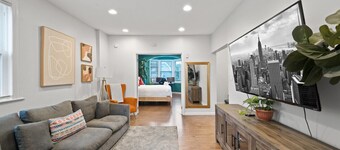 The Rainforest II | Sleeps 16 | 20m to NYC | FREE Parking