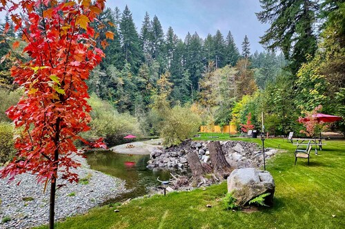 Inviting riverfront home with full kitchen, firepit, W/D, & dog-friendly