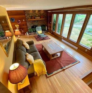 Televisión y chimenea 