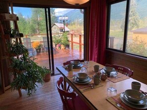 Dining - Scenic  Country Home | Sleeps 10 |Pet friendly, Port Alberni (Alberni-Clayoquot)