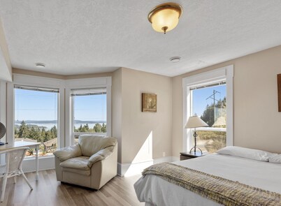 Executive Ocean View pet friendly Suite Sleeps 10 guest