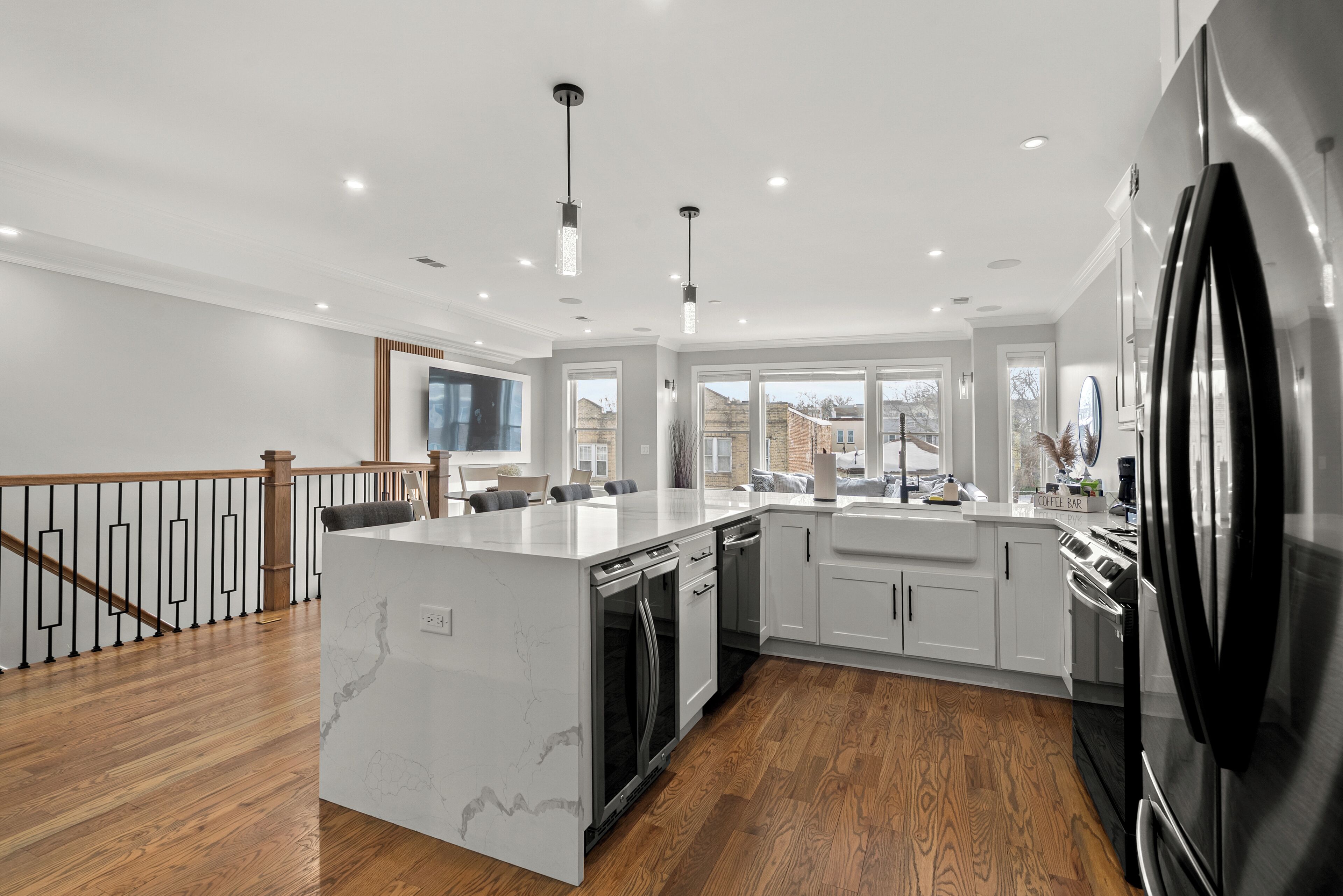 Kjøleskap, mikrobølgeovn, ovn og kokeplater