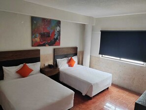 Desk, blackout curtains, iron/ironing board, free WiFi - BED BED HOTEL ABASOLO  (Torreón)
