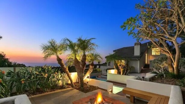 A patio with a fire pit, outdoor seating, and a view of the ocean at sunset. - Mansion in La Jolla Heights-Pool, Spa, OceanViews (San Diego)