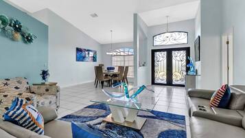 House (1722 SW 38th Ter) | Exterior