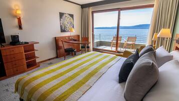 Deluxe Room | Premium bedding, minibar, desk, laptop workspace