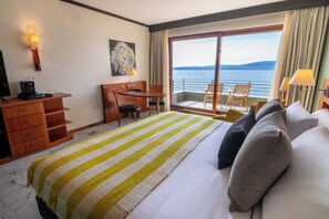 Deluxe Room | Premium bedding, minibar, desk, laptop workspace